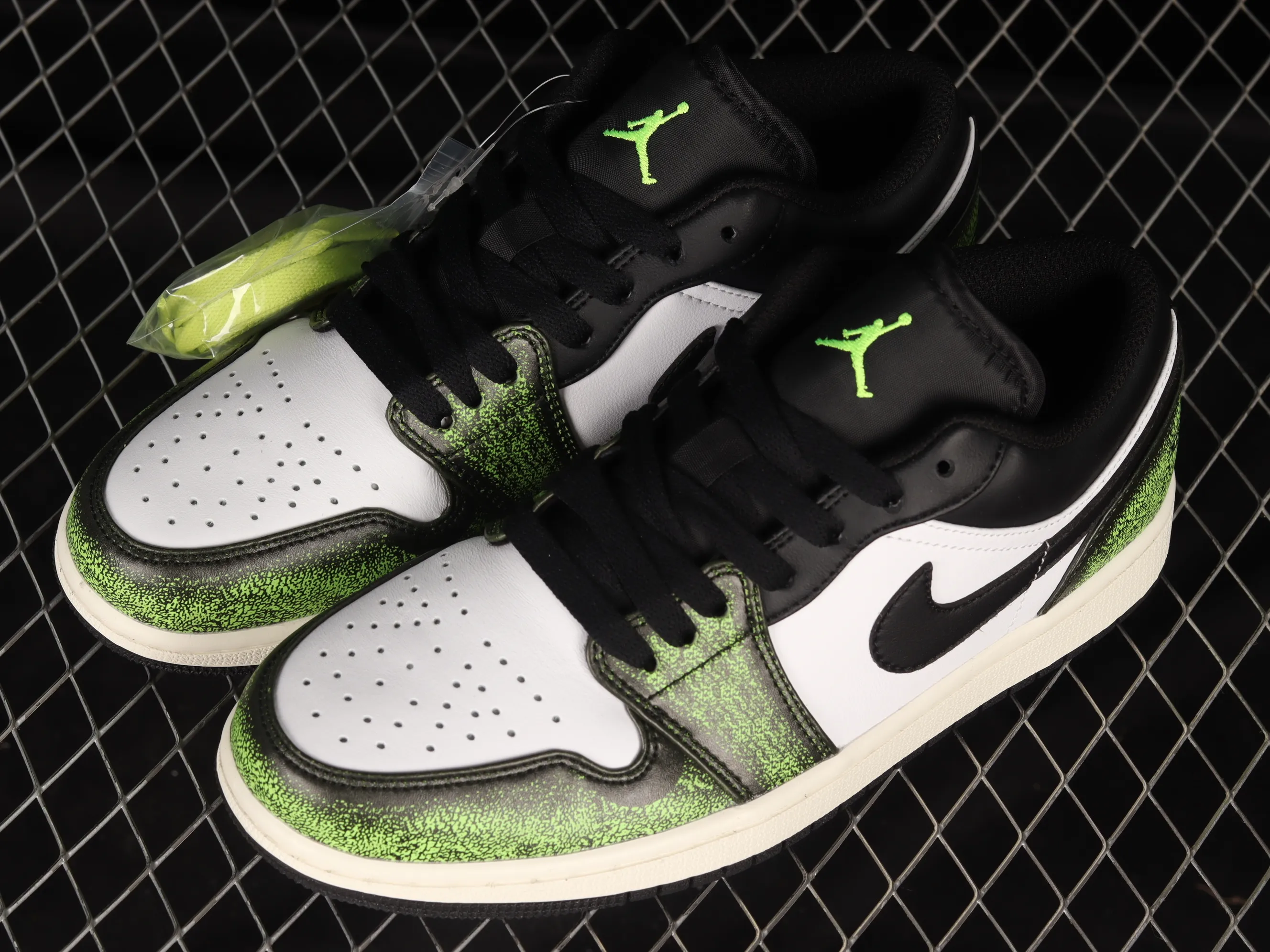 All categories Air Jordan Jordan series basketball shoes Air Jordan 1 Low Air Jordan 1 Low "Wear Away" AJ1 Joe 1 Forest Green DN3705-003